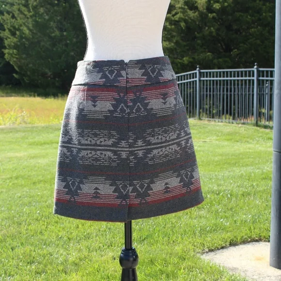 Dalia Collection Modern fit, aztec mini skirt .... - Picture 3 of 8